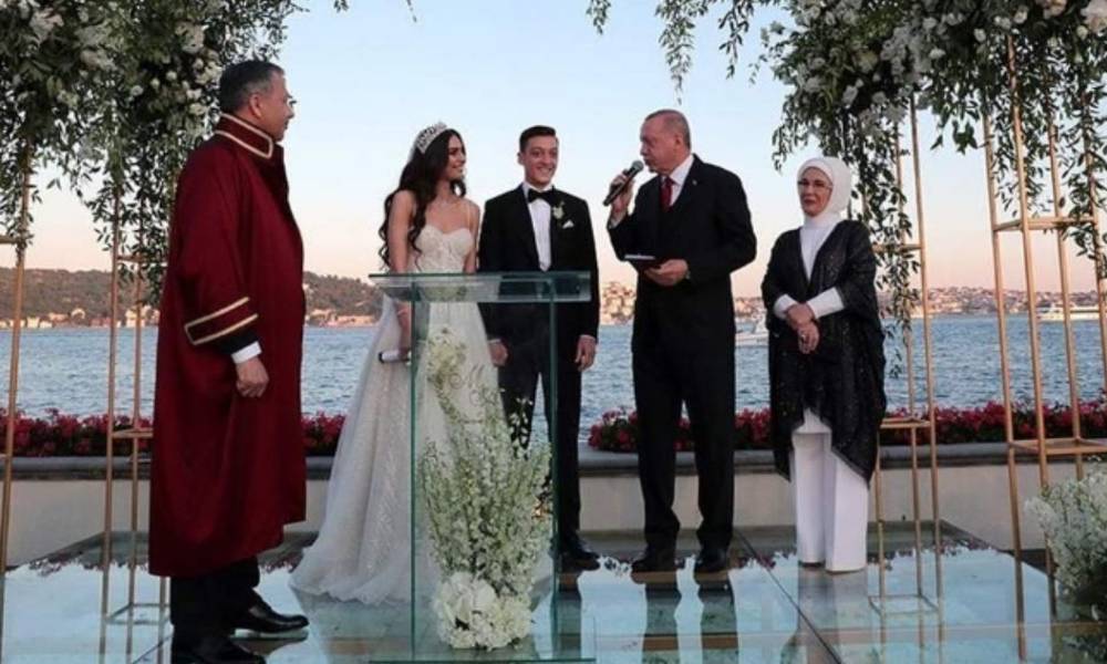 مسعود أوزيل يتزوج من عراقية وأردوغان الشاهد على الزواج