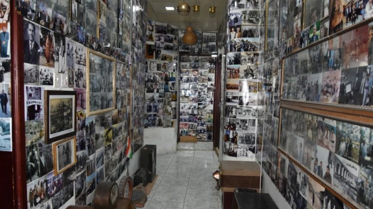 كردي ينشأ معرض فني يضم خمسة آلالف صورة من التراث الكردي