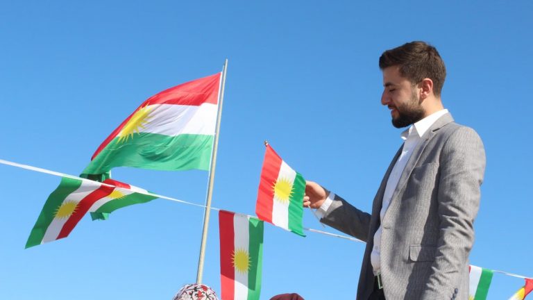 Li Zanîngeha Zaxo Alayê Kurdistanê Hate Bilind Kirin