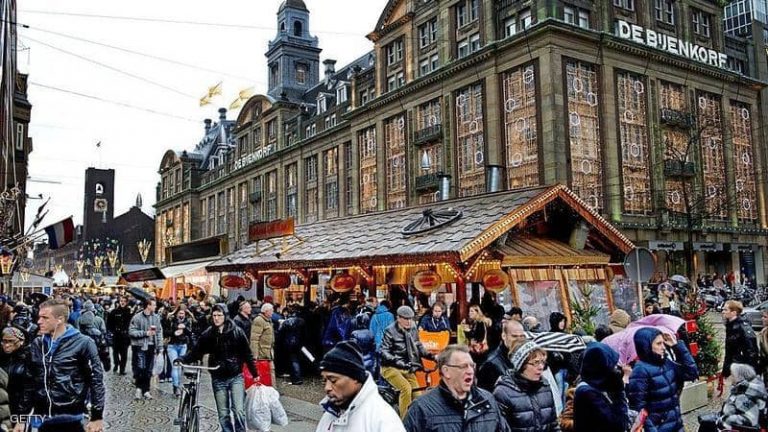 أمستردام تشتري ديون الشباب لمنحهم “بداية جديدة” في الحياة