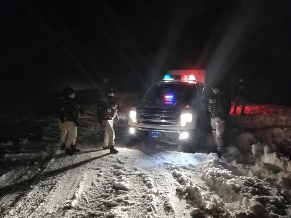 شرطة دهوك تنقذ مجموعة من الشباب علقوا وسط الثلوج في جبل “كاره”